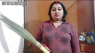 Desiインドのメイドは、妻が家にいなかったときに誘惑されました-インドDesi性別ビデオ
