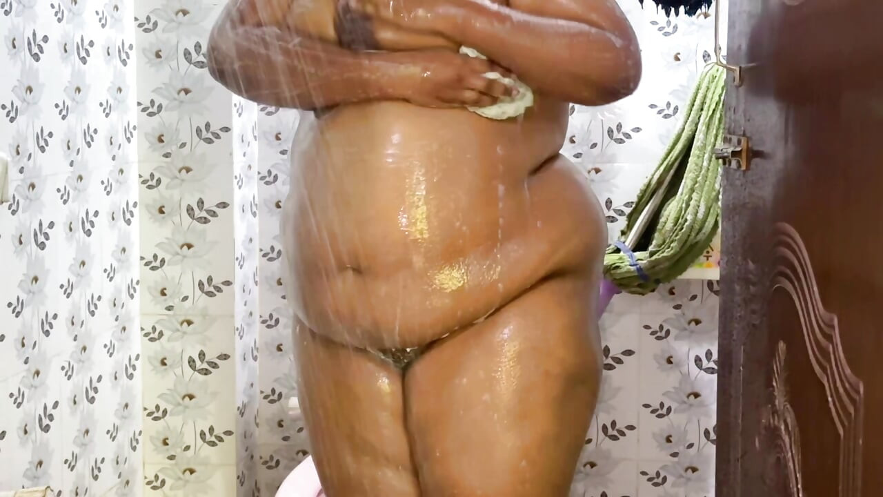 Efter Anal Kneppe BBW Hot MILF Collage Pige Tisse På Toilet & Brusebad Helt Nøgen Kæmpe Røv og Store Bryster