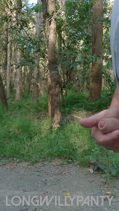 มือสมัครเล่นไม่ขลิบกลางแจ้งในที่สาธารณะ