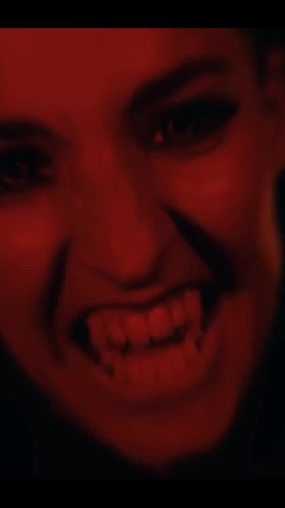 Cosplay lezbejski vampirski seks - Bdsm kožne devojke u lezdom sub dom igraju sesiju jedenja pički | Klip 1