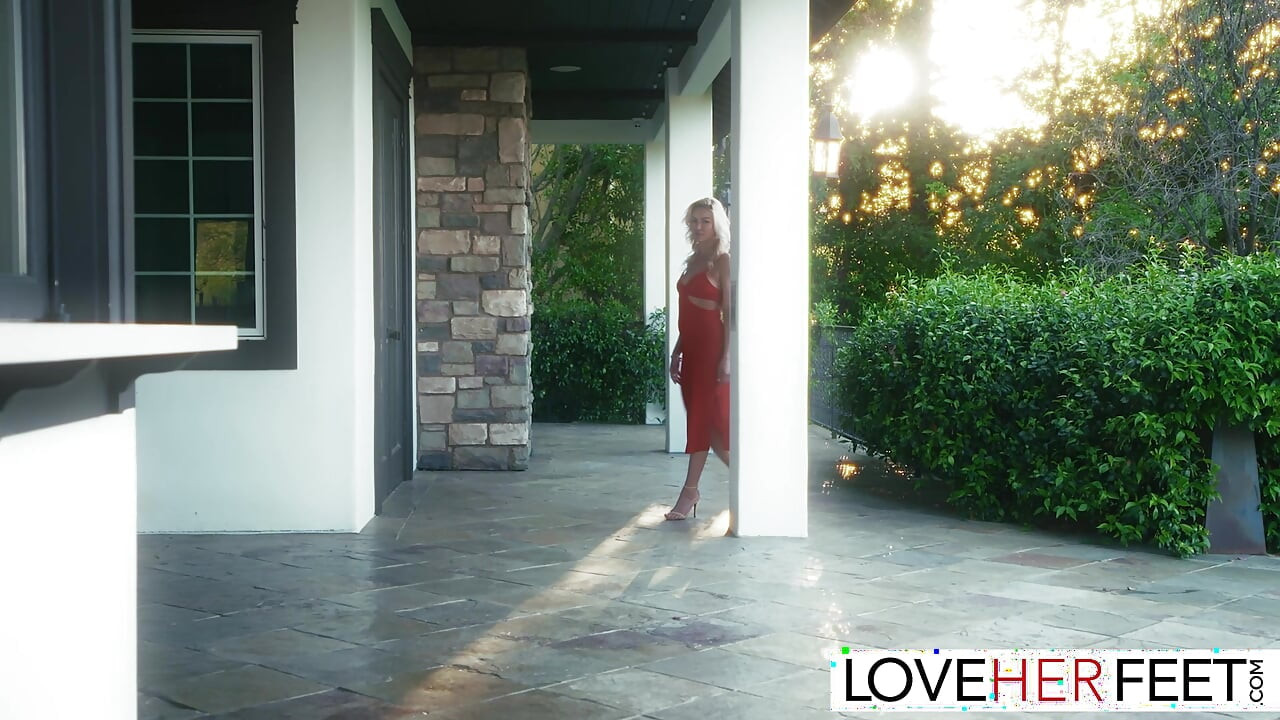 Lesbian Threesome With Feet Goddesses Blake Blossom And Cherry Kiss And Slimthick Vic