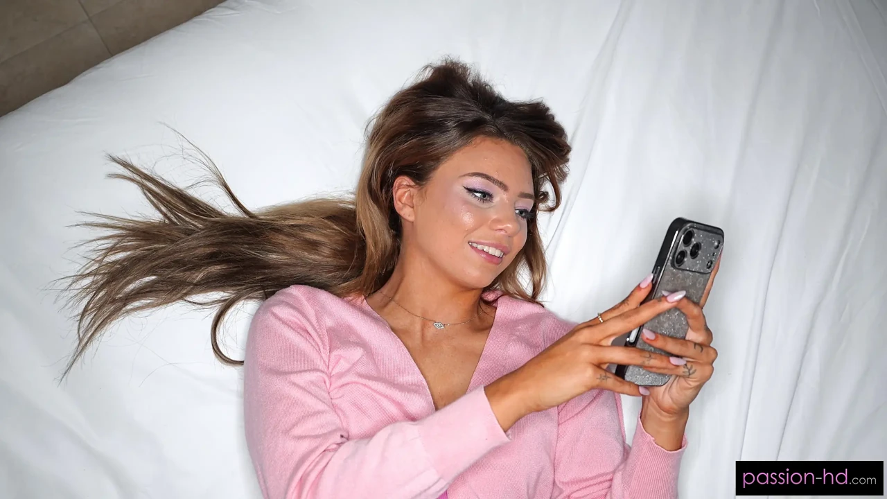 Horny Spinner Begs Boyfriend For Late Night Dick Down