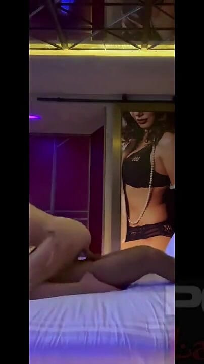Quente latina esposa Rebe fode e goza na boca