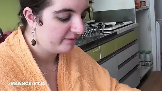 Голодную толстушку-брюнетку жестко в анал и обкончали для ее секс-видео в видео от первого лица