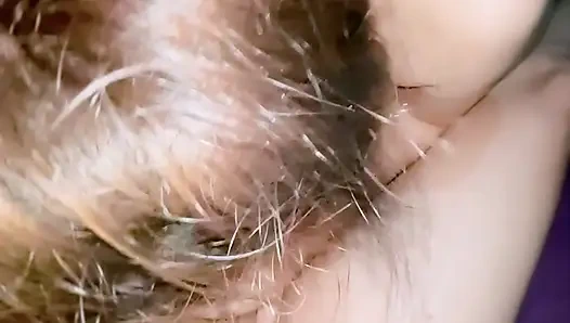 Kocası işten uzaktayken kocasına aşık olan bir kadın