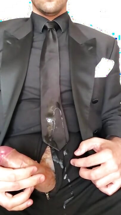 Ovdje svršava čovjek u crnom