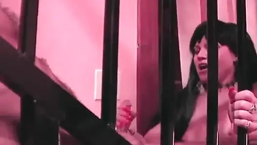 Zum Squirting-Fountain auf öffentlicher treppe gefingert