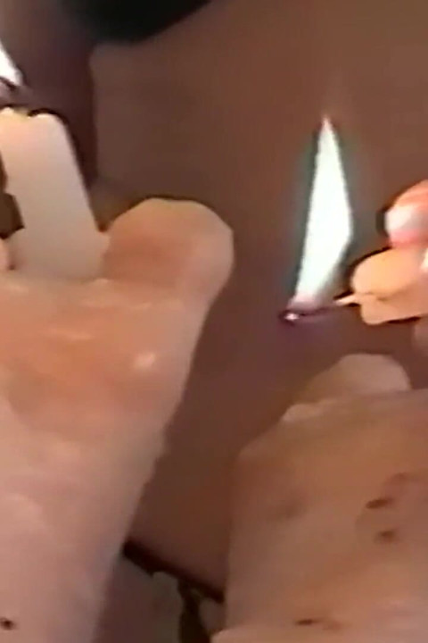 Siente y come mi suela sexy - dominación de soles lésbicas