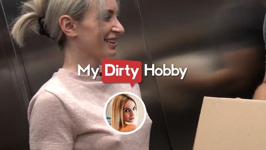 MyDirtyHobby - Курьер трахает свою красивую клиентку-блондинку