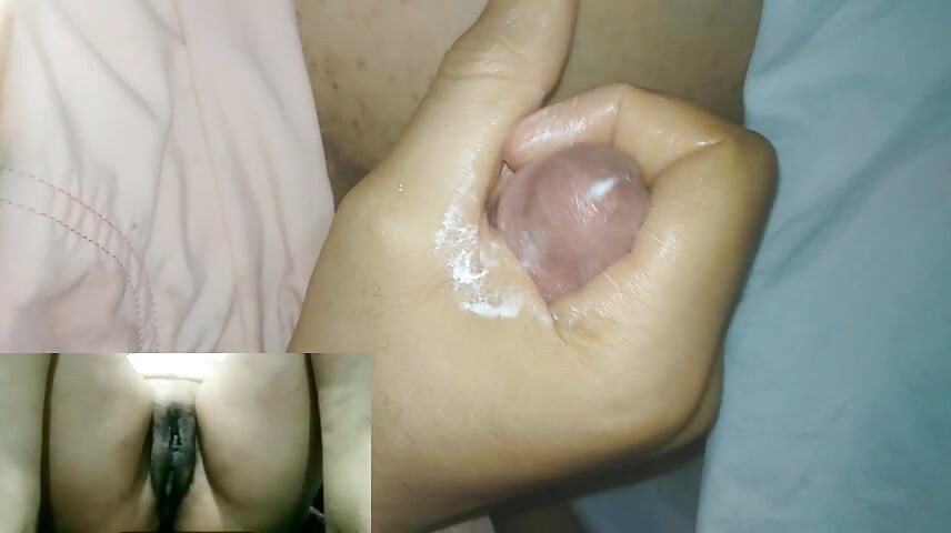 Masturbating for Boyfriend on a video call