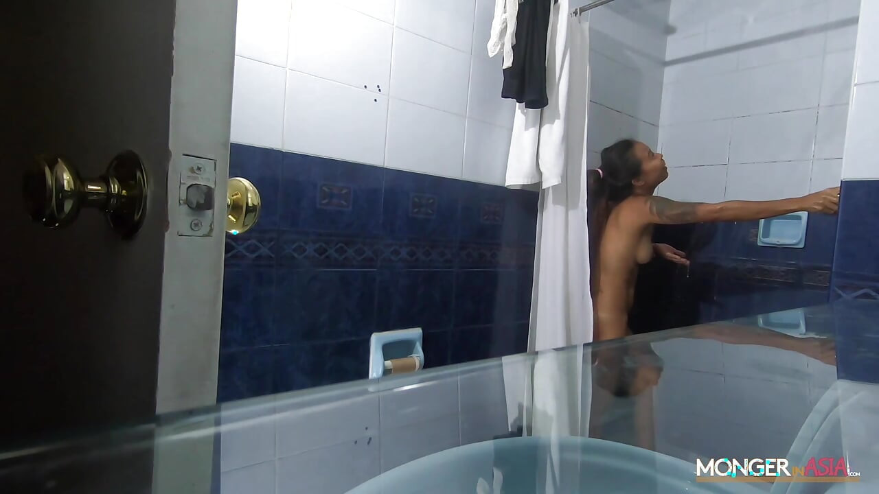 Experienced Asian Slut Shows Her Cock Sucking On Her First Casting