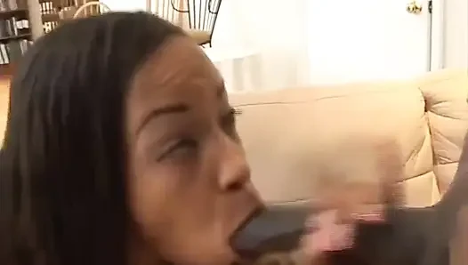 Cewek seksi kulit hitam suka kontol besar