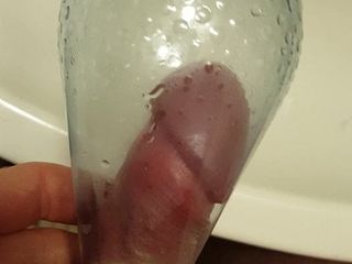 Pulă în sticlă și spermă după aceea