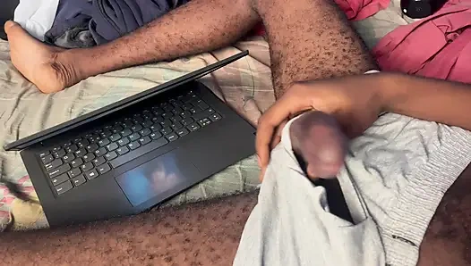 Ateşli kız arkadaşımın videounu izliyorum ve amcığımın tadını çıkarıyorum