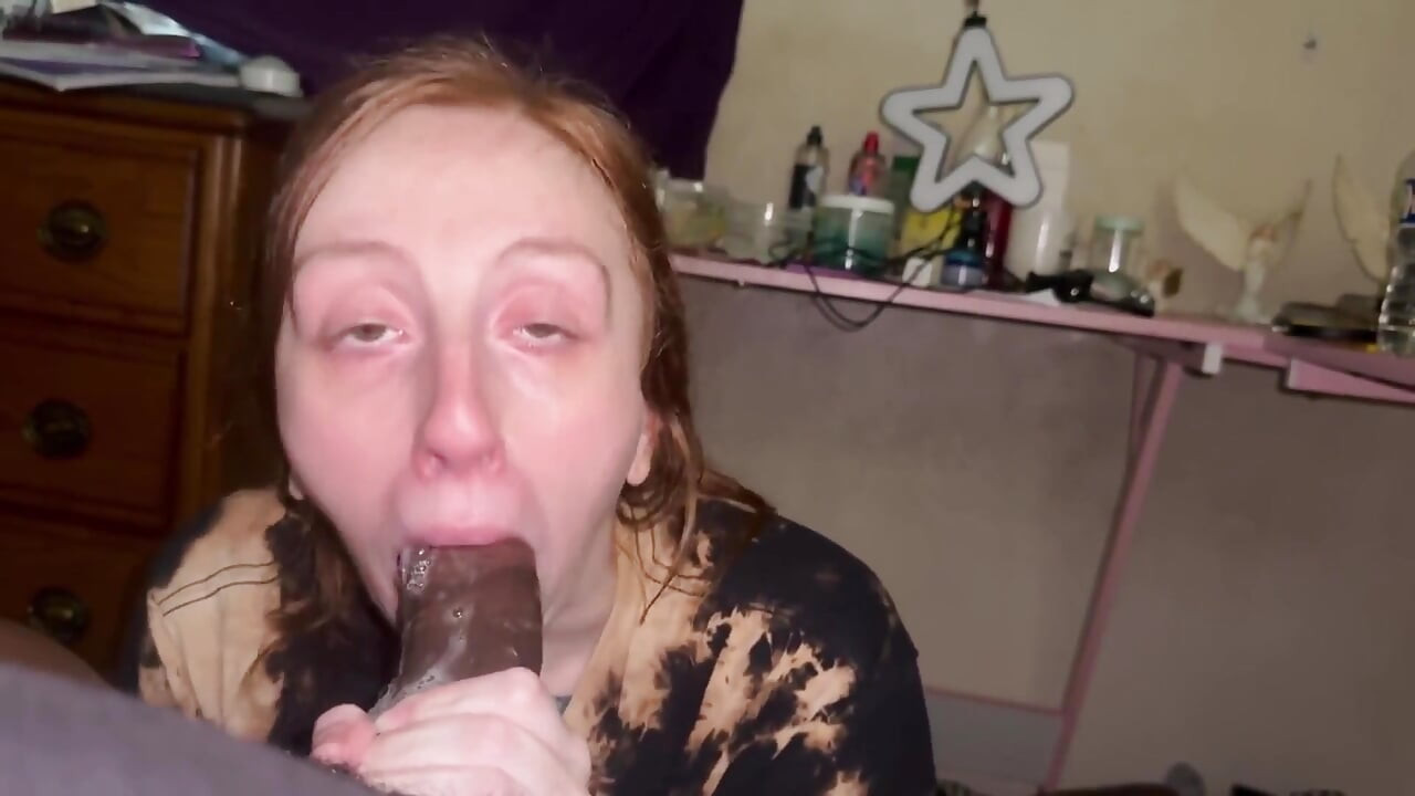 Mariecream Shreds у вузьких шортах у сирому вигляді