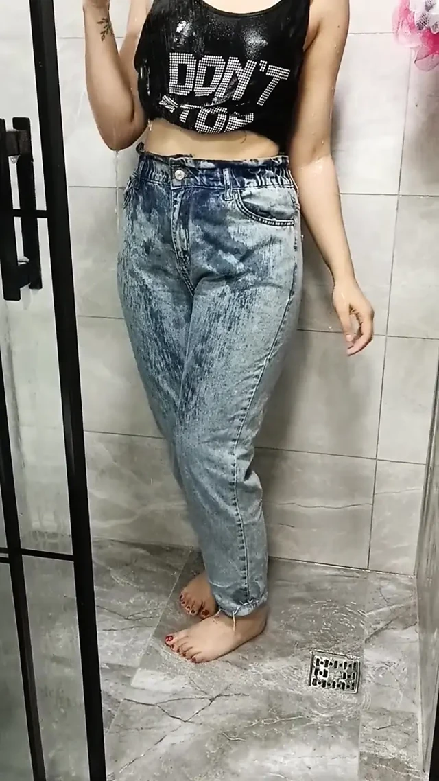 Wet Undressing and Cumming in the Shower