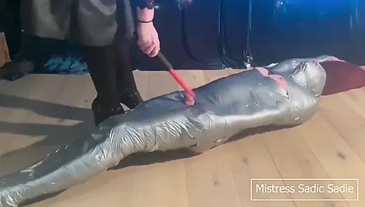 Bondage-film gefüllt mit demütigung, Trampling, elektrospielen und anderen perversen spielen