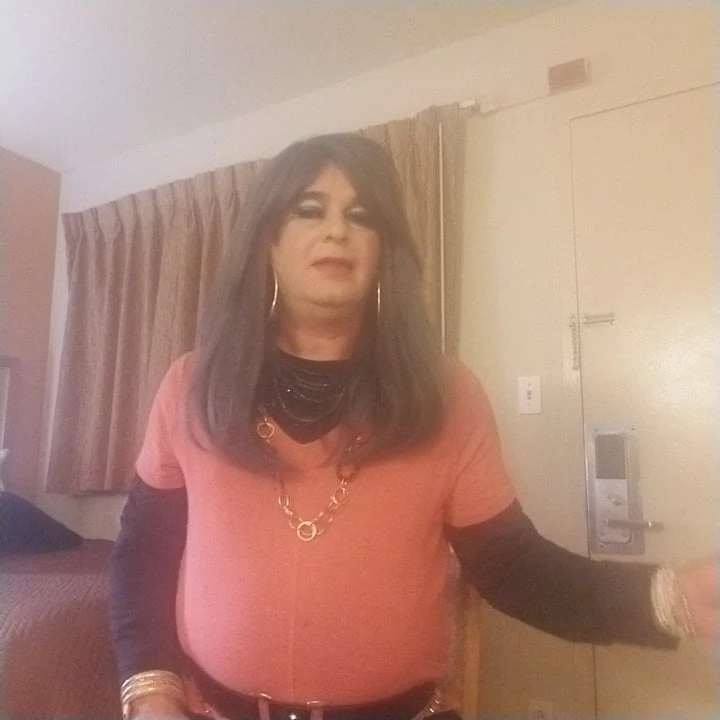 jessica transeksual pelacur merokok