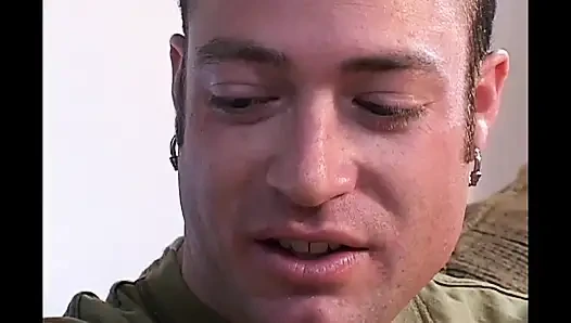 Erstaunlich harter dreierfick mit zwei schlampen und einem süßen mann mit großem schwanz