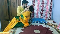 インド人ティーン少年は友人のセクシーな母親と熱いセックスをする！ホットなウェブシリーズセックス