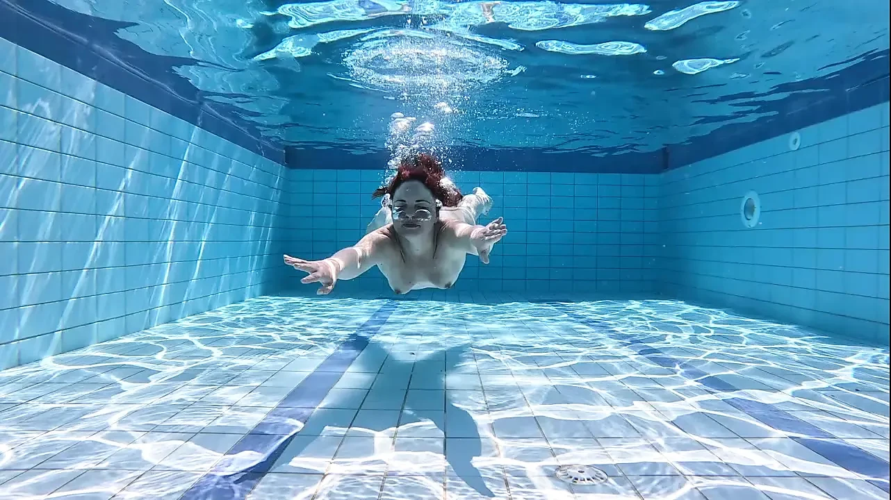 游泳恋物癖 - 水下裸体游泳