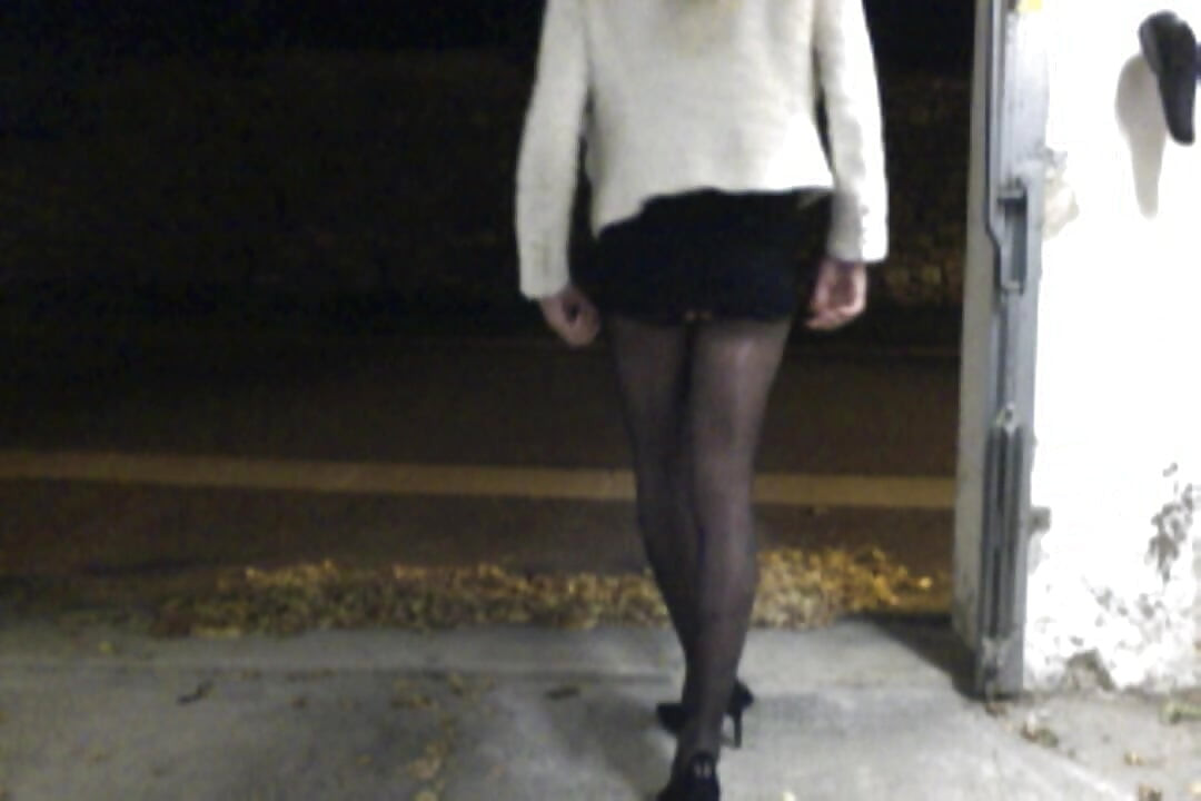 Outdoor crossdresser