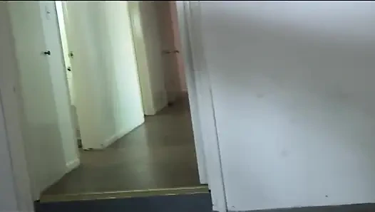 Büyük doğal memeli azgın orta yaşlı seksi kadın sikiliyor