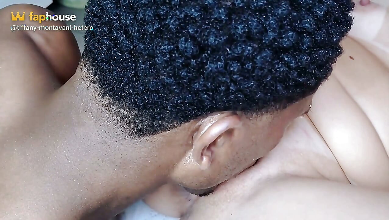 Bionda brasiliana fa sesso hardcore a nudo con una BBC 26 pollici nera