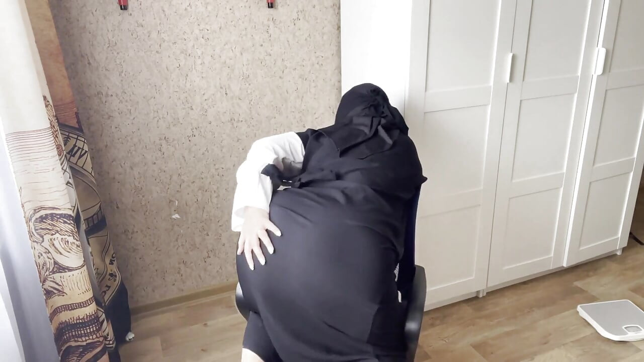 Friend's Hot Wife Gives Jerk off Instructions