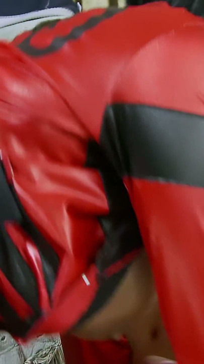 Ébano Tetona En Pvc Rojo Y Medias Rojas - Belleza Negra Follada Duro Por Los Pallets