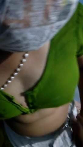 Tamil anuty show her body