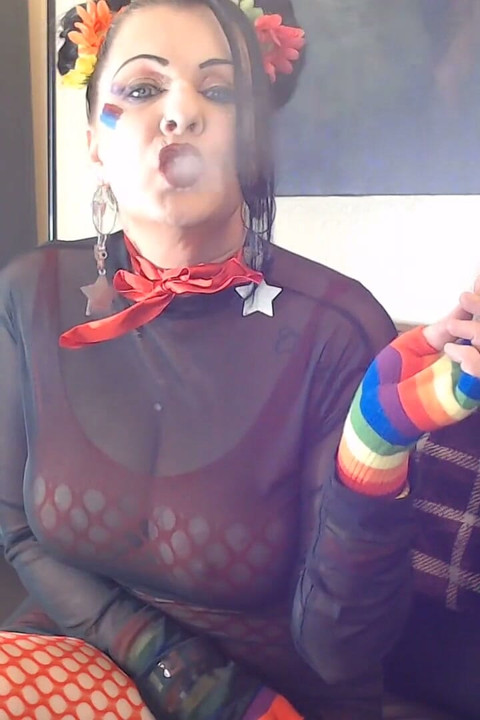 Dramatic smoking lesbian Milf
