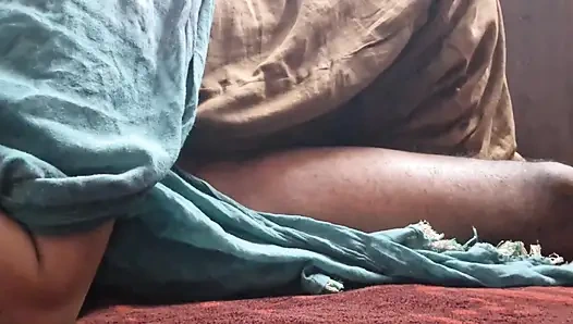 Грудастая бануу возбужденная женщина трахается со своим отчимом и скачет на его черном мясистом члене