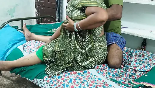 Tante hat heißen und schmerzhaften sex, während sie allein zu hause ist. Echt selbstgedreht.