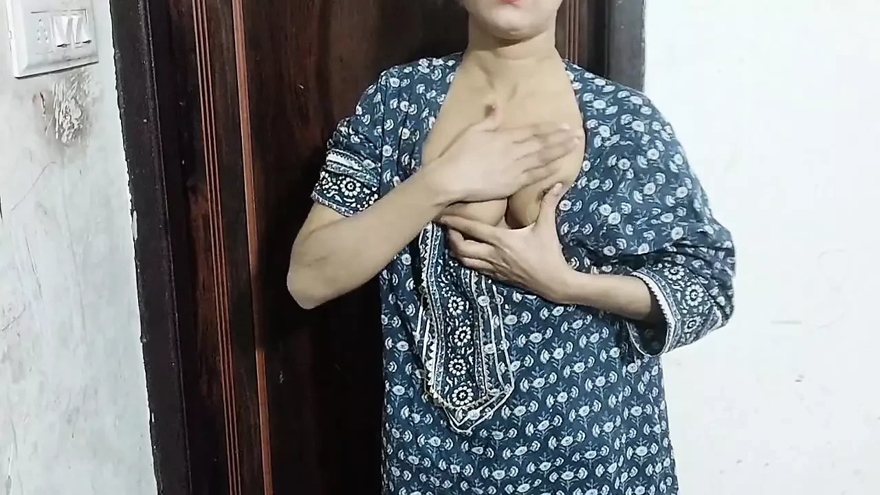 Sister in law ko bathroom me pakad ke jabar dasti pela