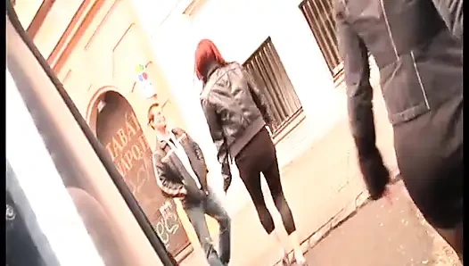 Taksi Şoförü Yolcularını Sikiyor - Azgın Alman Taksici Seksi Misafirleri Arka Koltukta Ham Sikiyor