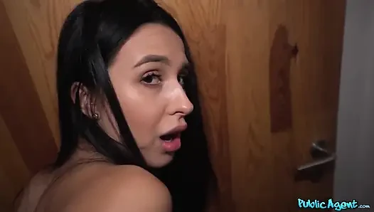Публичный агент - Hitchiker Alyssa Bounty глотает сперму в видео от первого лица