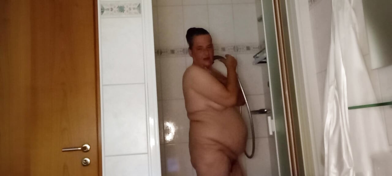 Mature BBW MILF showers for you – Natural Cucumber Carrot Scrub & Flirt Clip2