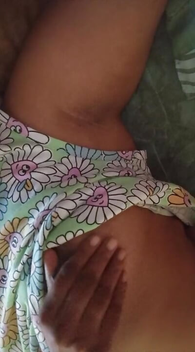 Awek Sri Lanka melancap di bilik mandi dengan nafsu dildo dengan buah dada besar dan pepek basah