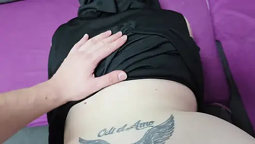 Biarawati gemuk yang pemalu pamer pantat montok dan memek tebalnya