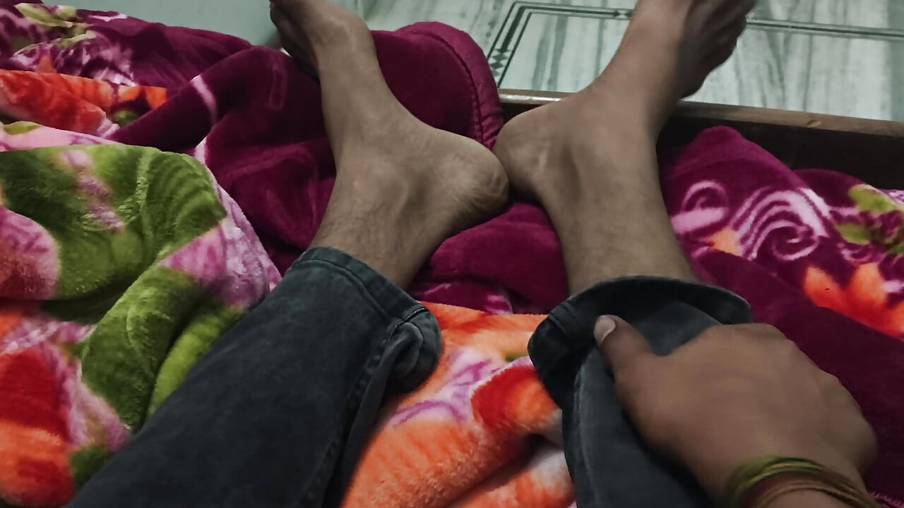 Desi bhabhi ki malish