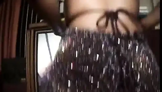 Büyük doğal göğüslü zenci kız amcığını sikiyor büyük siyah yarak emiyor