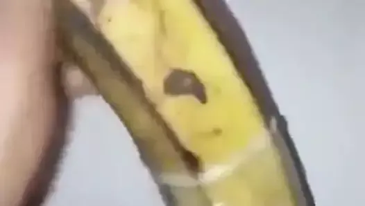 amateur friend fucking a banana and squirt