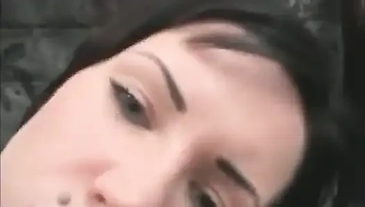 Noemy nimmt schwanz in ihre muschi und lutscht ihn dann tief