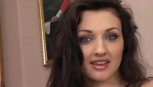 Три стильные крошки трахают дилдо киски перед соблазнением хуя