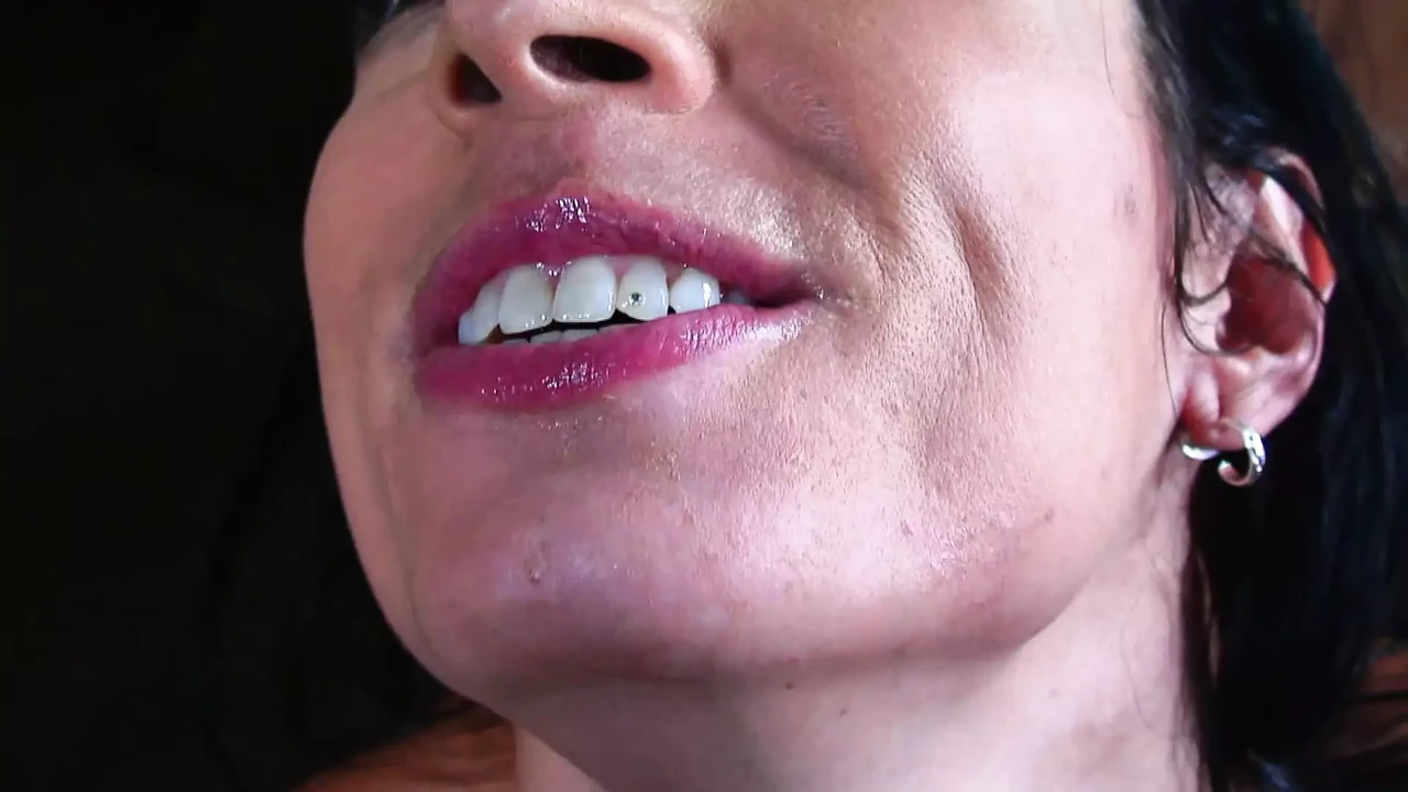 HOT MILF GETS PUSSY LICKED BEFORE THE HUGE COCK IS PUSHED