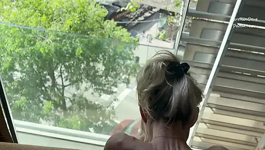 GILF Loves Sex menonton orang lain pergi.