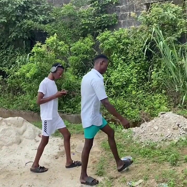 Took Me to an Outdoor Bush for a Nice Fuck