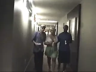 Maturi scopano sconosciuti