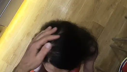 Dar götlü çoraplı minyon evli kadın